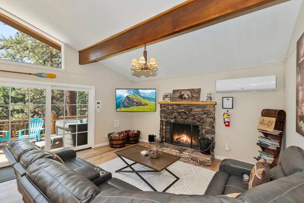 Вилла Chalet Monterey W/Hot Tub - Big Decks/Bbq Биг Бэар Лейк Экстерьер фото