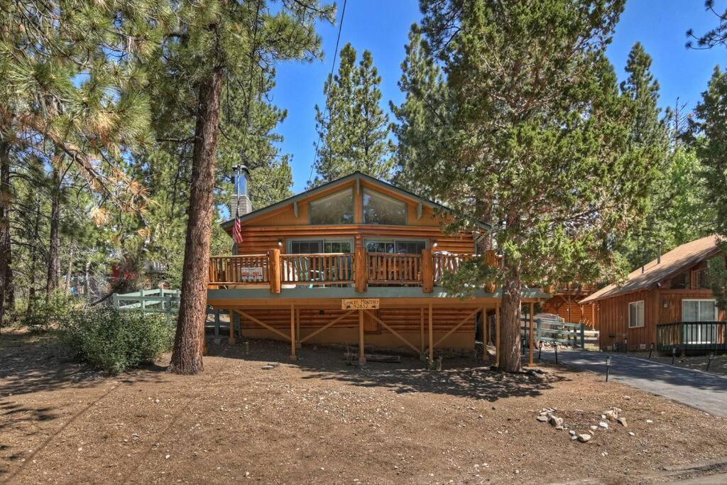 Вилла Chalet Monterey W/Hot Tub - Big Decks/Bbq Биг Бэар Лейк Экстерьер фото