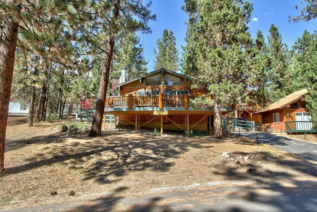 Вилла Chalet Monterey W/Hot Tub - Big Decks/Bbq Биг Бэар Лейк Экстерьер фото