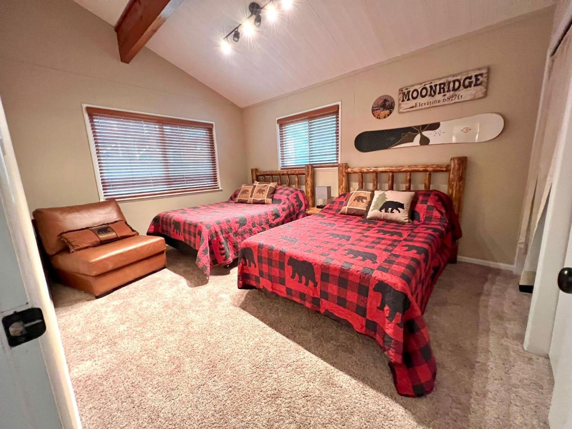 Вилла Chalet Monterey W/Hot Tub - Big Decks/Bbq Биг Бэар Лейк Экстерьер фото