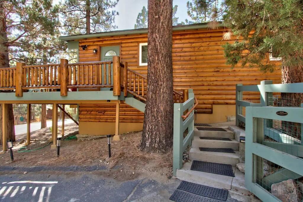 Вилла Chalet Monterey W/Hot Tub - Big Decks/Bbq Биг Бэар Лейк Экстерьер фото